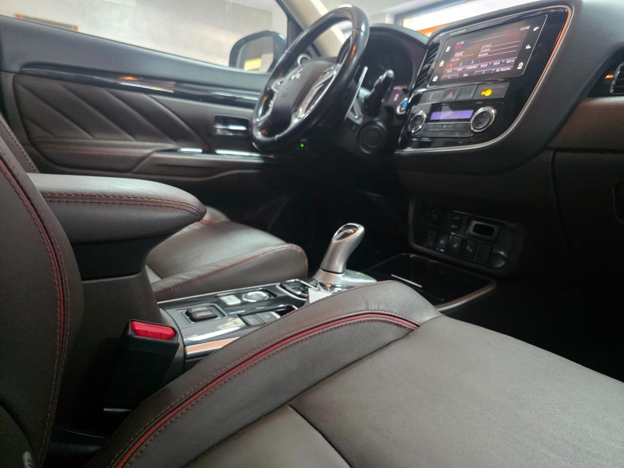 Mitsubishi Plug-in Hybrid Outlander Diamond #8868