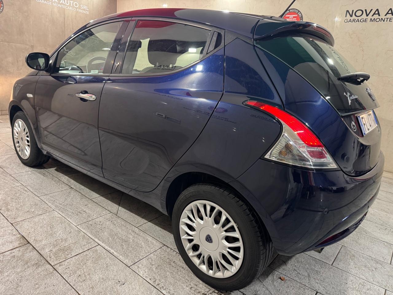 Lancia Ypsilon 1.2 69 CV 5 porte Silver NEOPATENTATI
