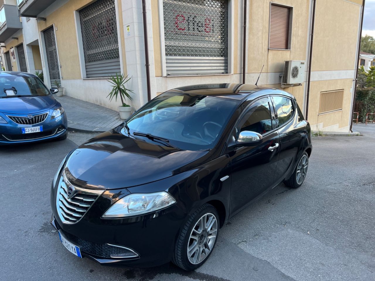 Lancia Ypsilon 1.2 69 CV 5 porte S&amp;S Platinum