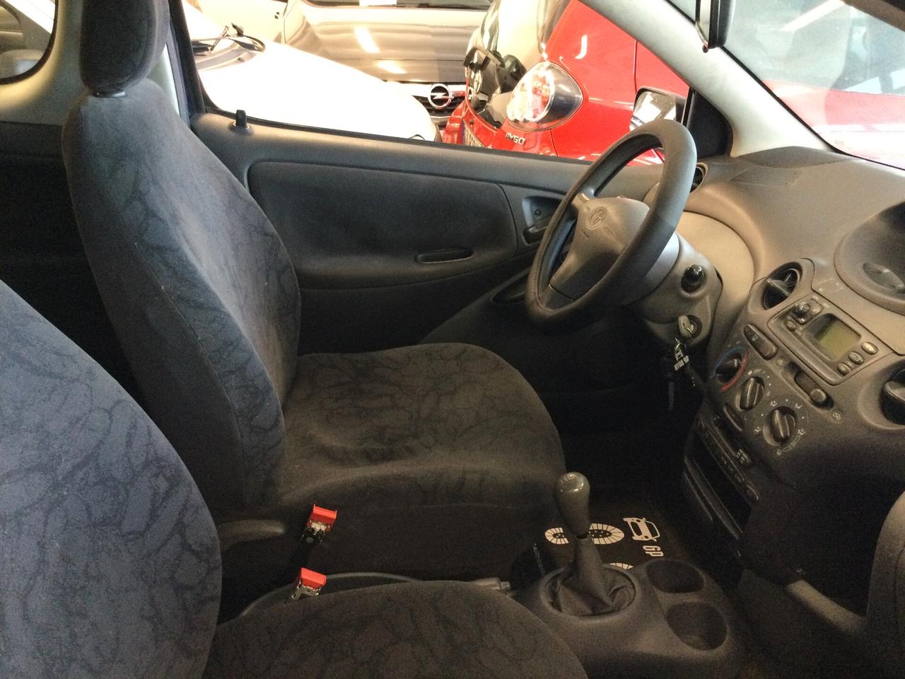 Toyota Yaris 1.0i 16V cat 3 porte Sol