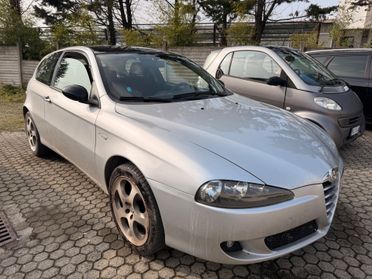 Alfa Romeo 147 1.6 GPL 3 porte Distinctive