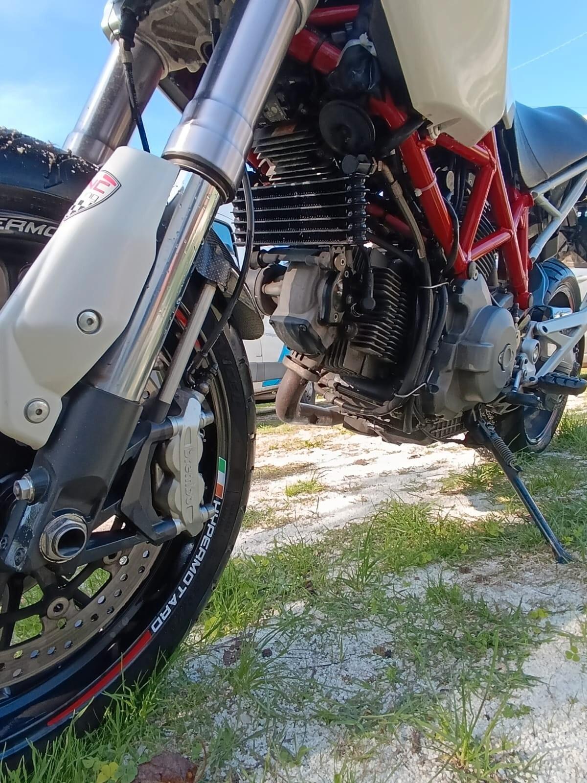 Ducati Hypermotard 1100s