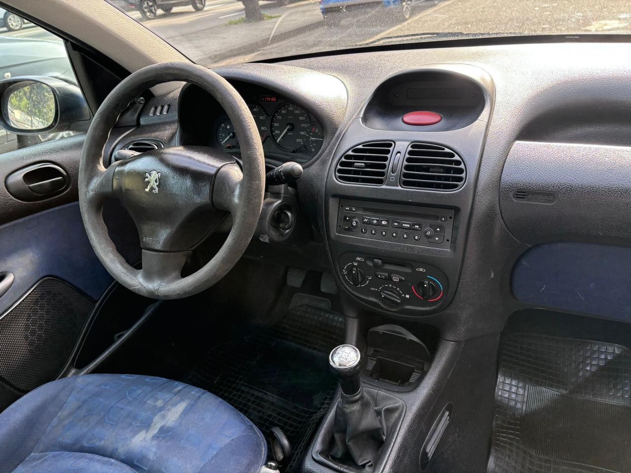 Peugeot 206 1.1 3p. XT