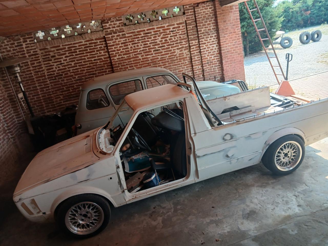 Volkswagen Caddy da restaurare
