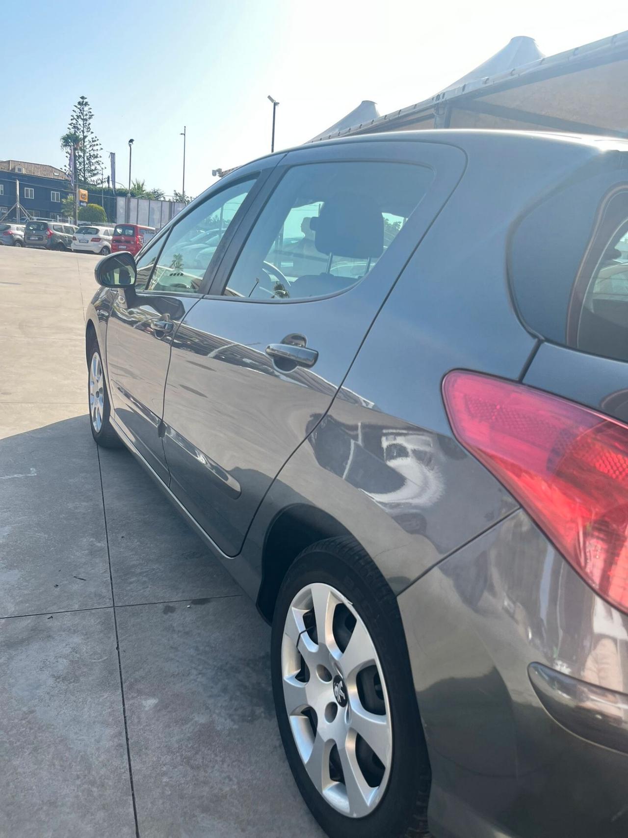 Peugeot 308 1.6 HDi 110CV 5p. Féline (5 Marce)