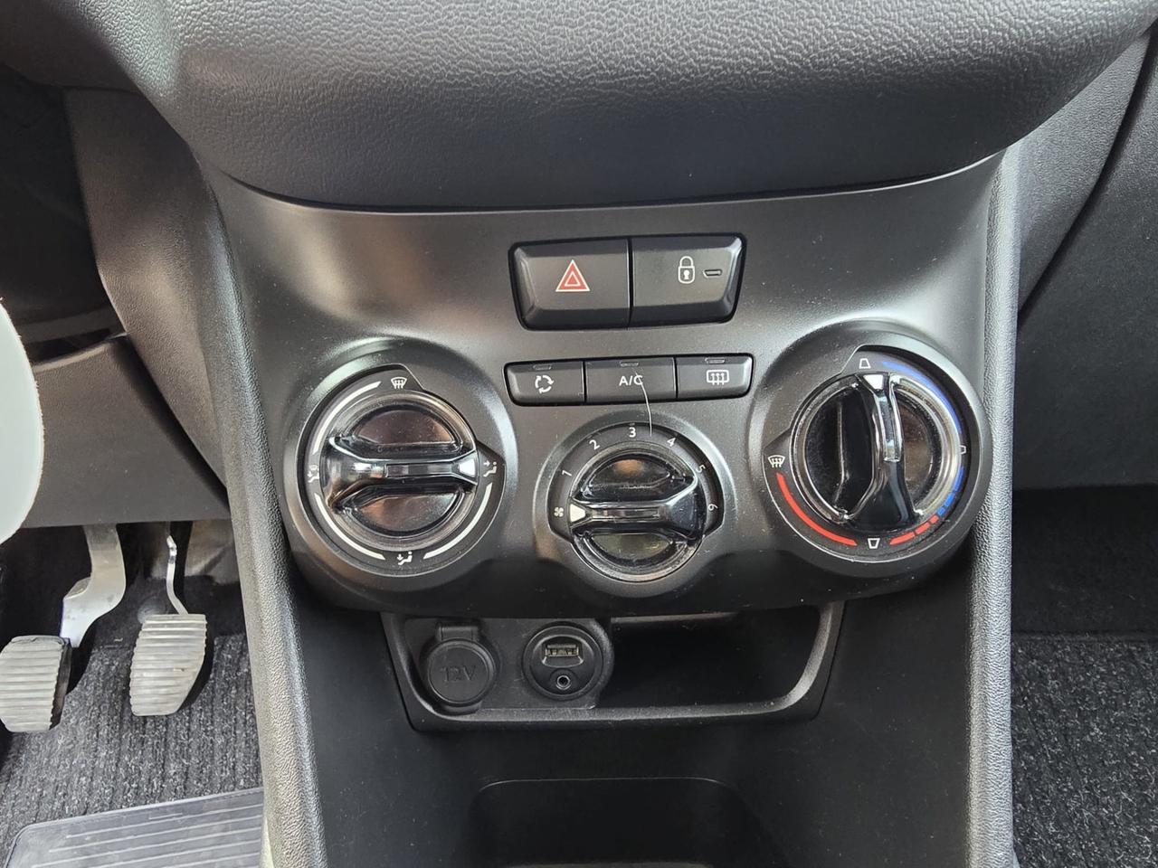 Peugeot 208 1.2 benzina 82 CV 5 porte anno 2013
