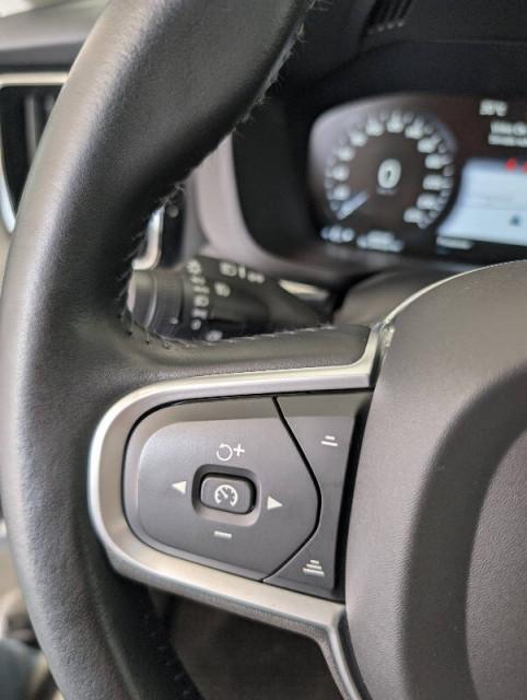 Volvo XC60 2.0 b4 Momentum Pro awd auto