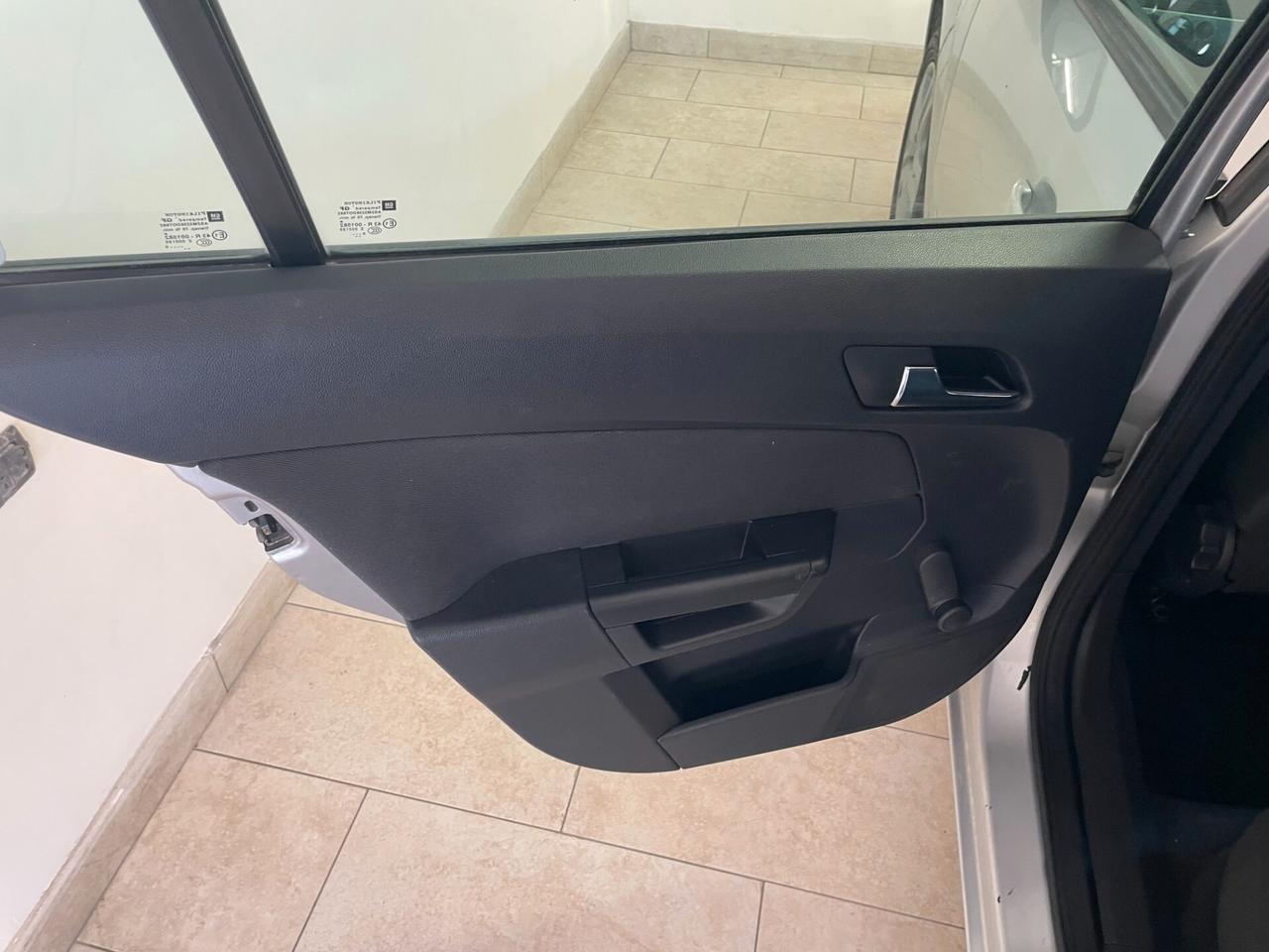 Opel Astra 5p 1.4 GPL FULL TAGLIANDATA NEOPATENTATI