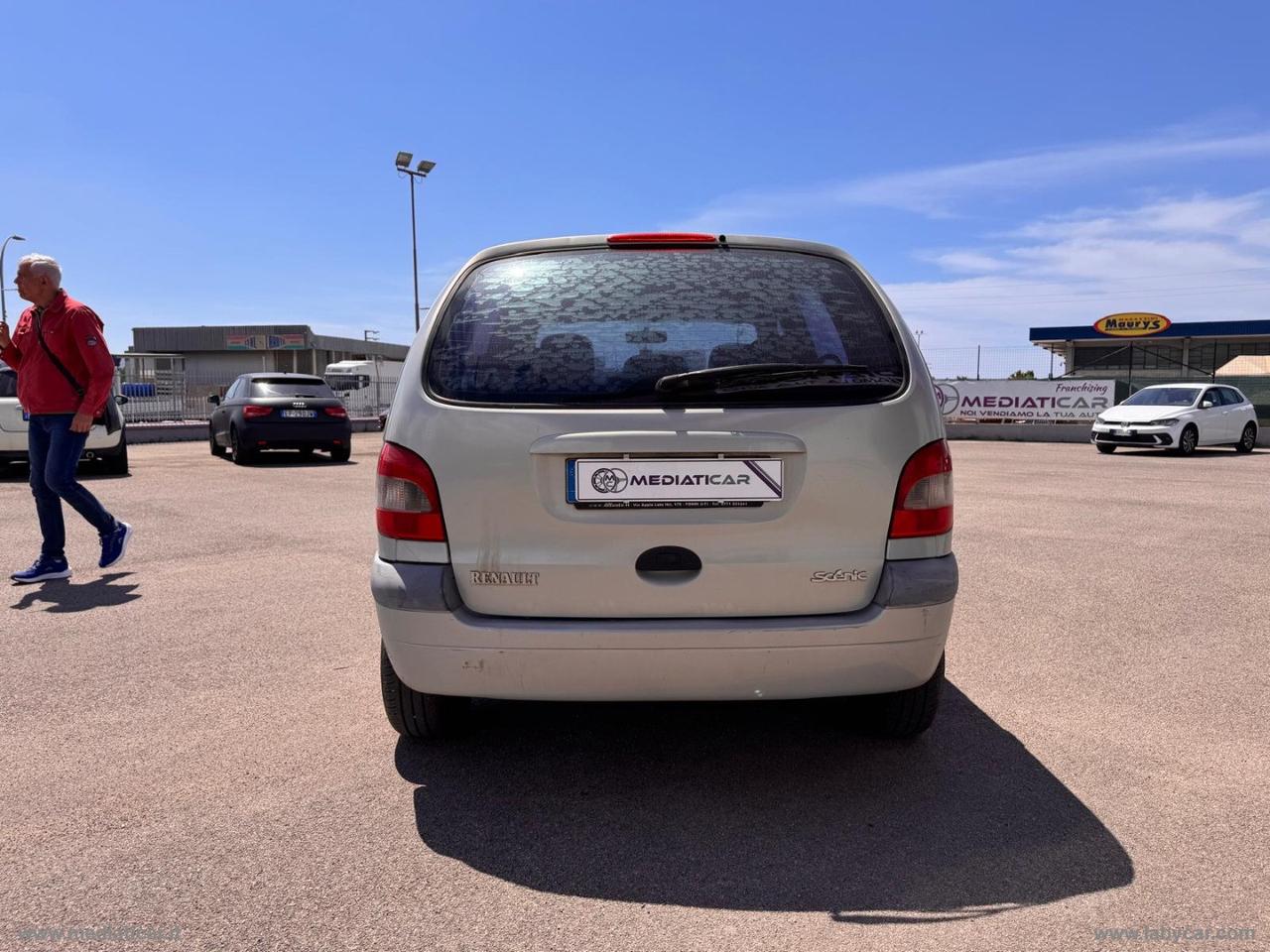RENAULT Mégane Scénic 1.4 16V RXE