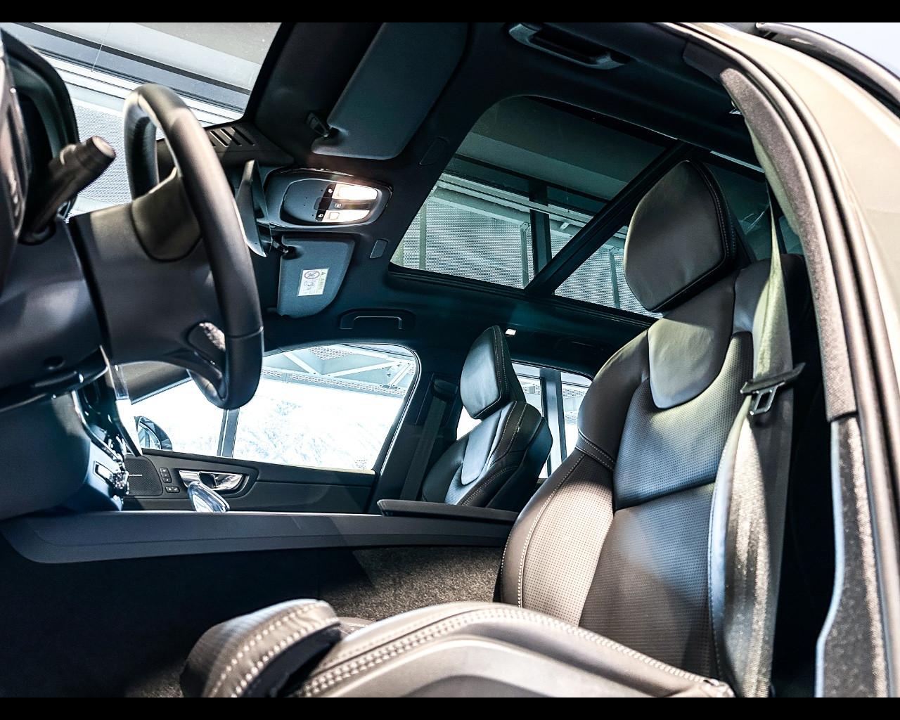 VOLVO XC60 Ultra Black Edition T6 AWD AUT