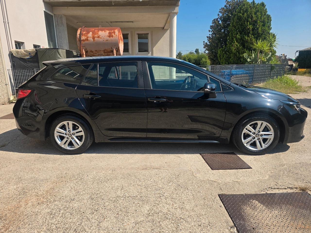 Toyota Corolla Touring Sports 1.8 Hybrid Business