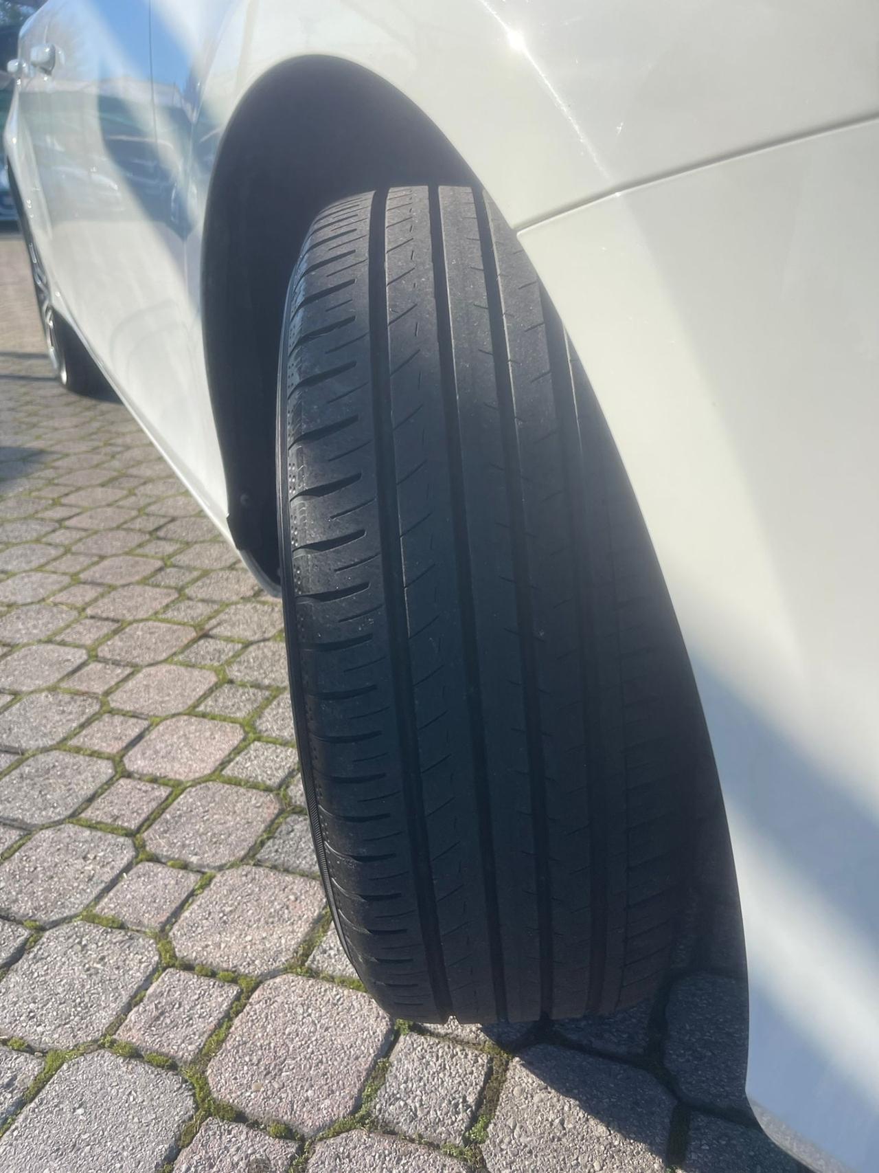 Volvo V40 D2 R-design