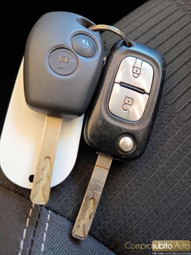 RENAULT Clio 1.2 16V 5 porte Confort