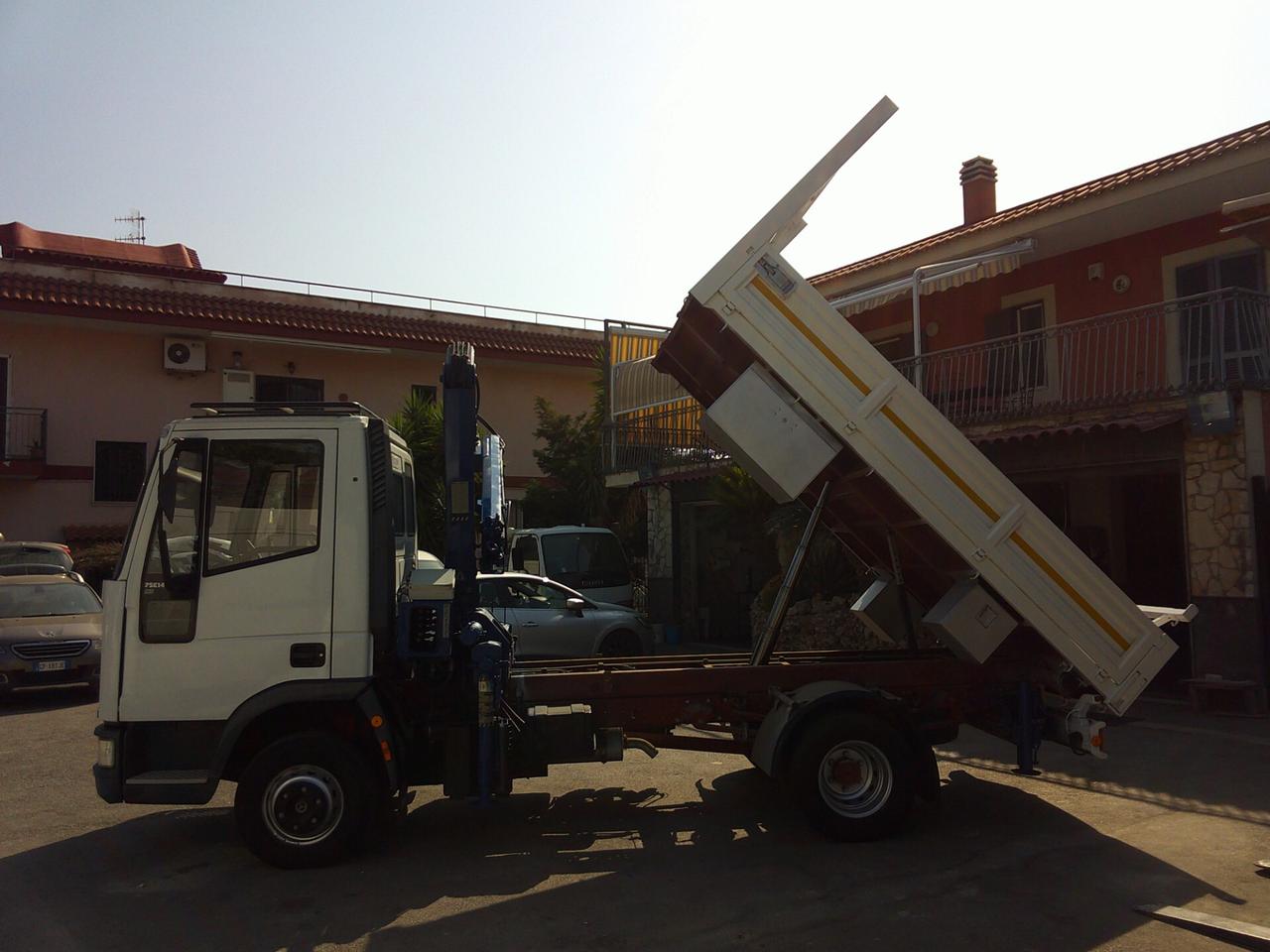 Iveco EUROCARGO RIBALTABILE CON GRU 92000 KM 98