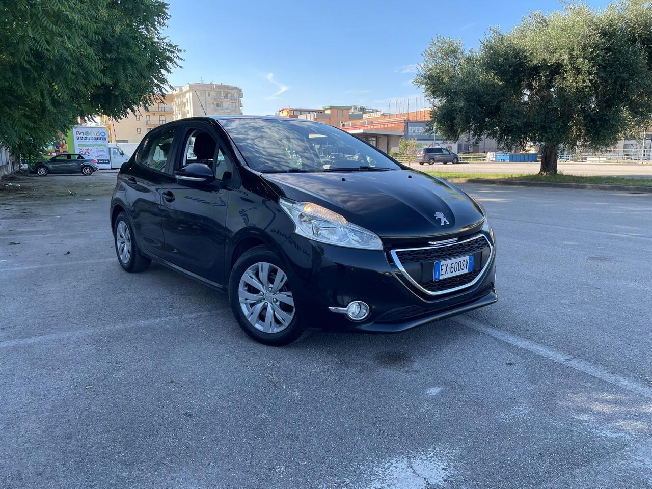 Peugeot 208 1.4 HDi 68 CV 5 porte in perfette condizioni