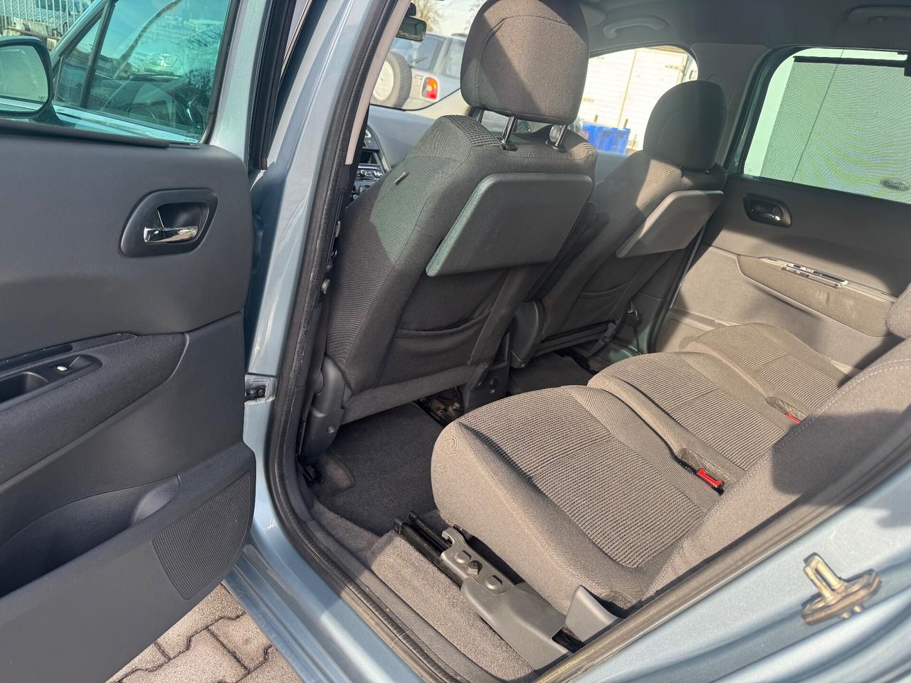 Peugeot 5008 1.6 HDi 112CV Active Mix