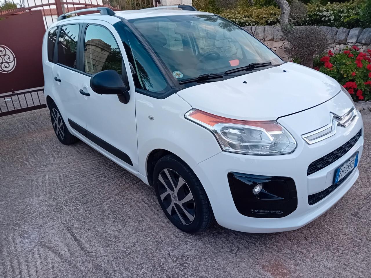 Citroen C3 Picasso BlueHDi 100 autocarro n1
