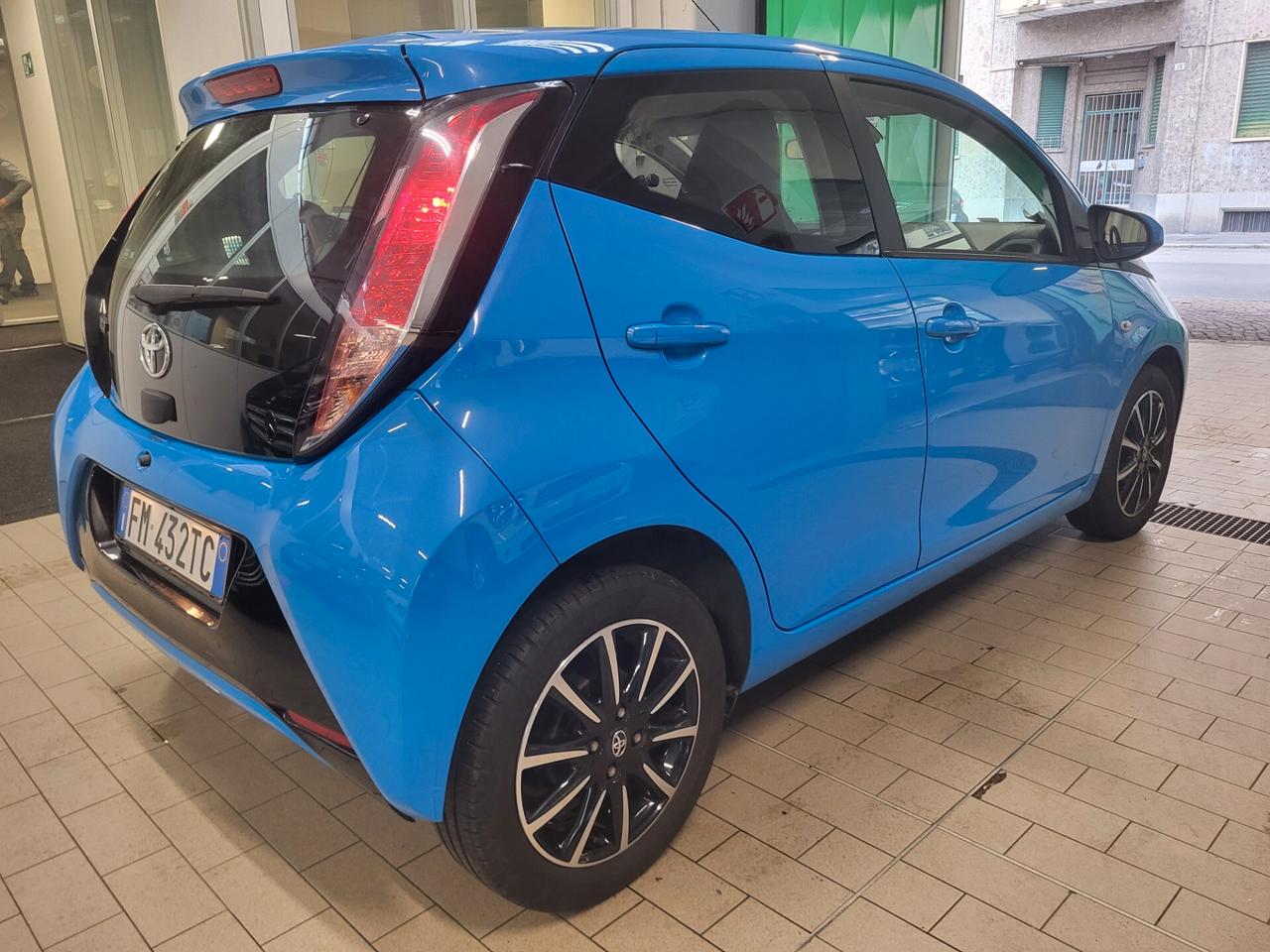 Toyota Aygo 1.0 VVT-i 69 CV 5 porte x-cool TSS MMT PREZZO REALE!!