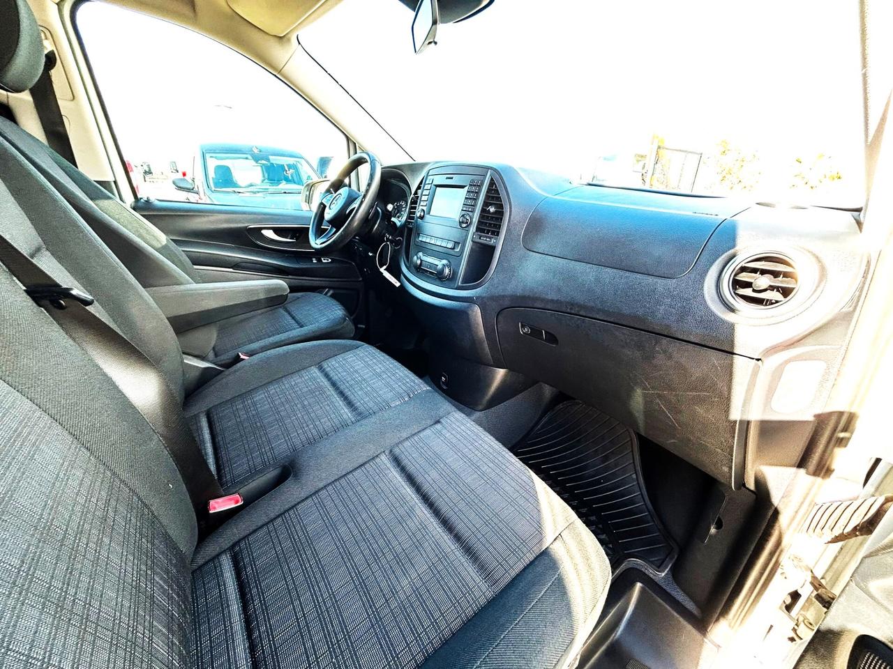 Mercedes Benz Vito Mixto Autocarro 6 posti