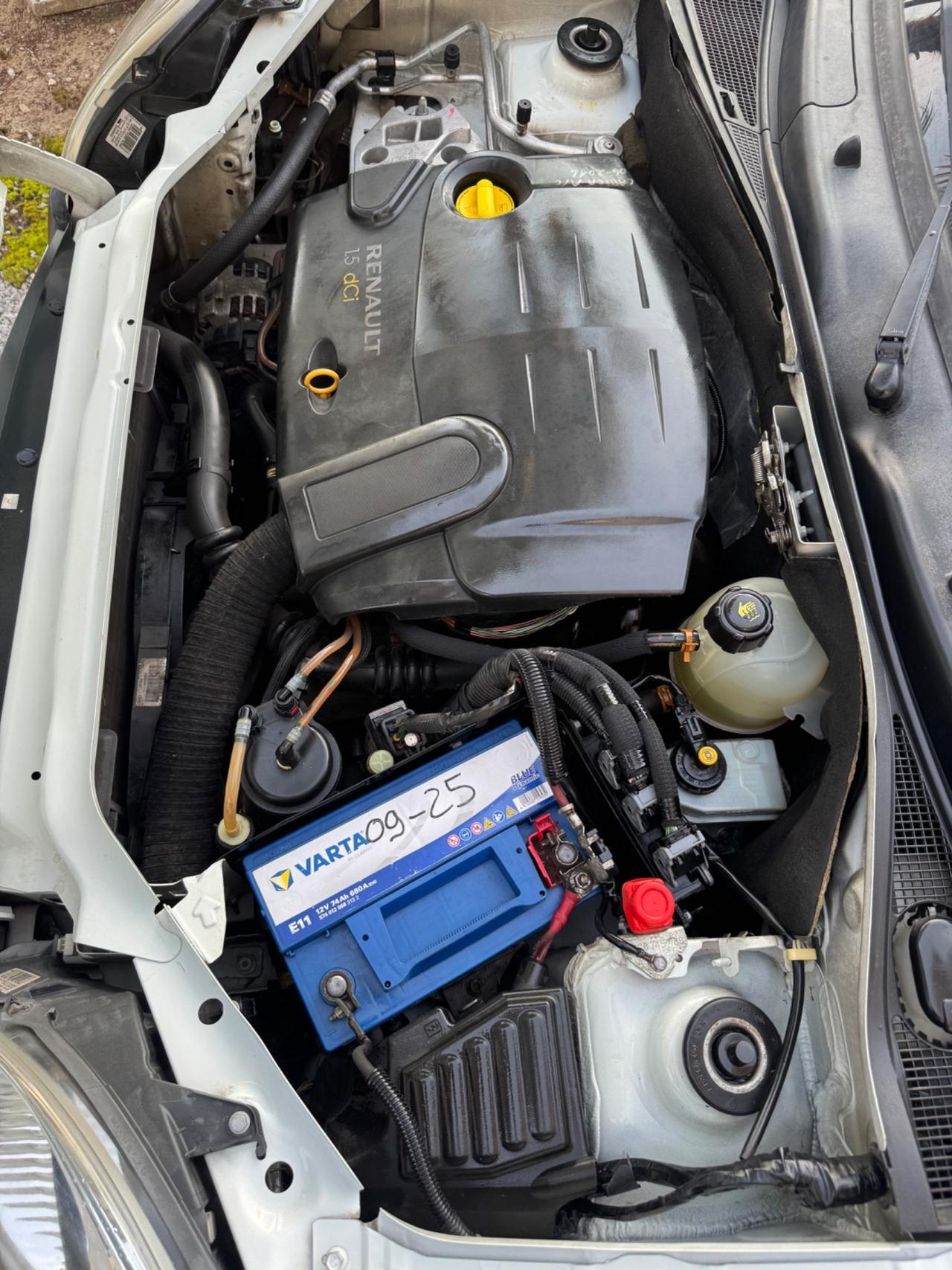 Renault Kangoo con GANCIO TRAINO