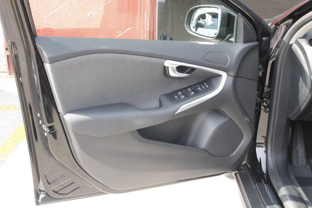 VOLVO V40 Cross Country D2 Business FULL-LED