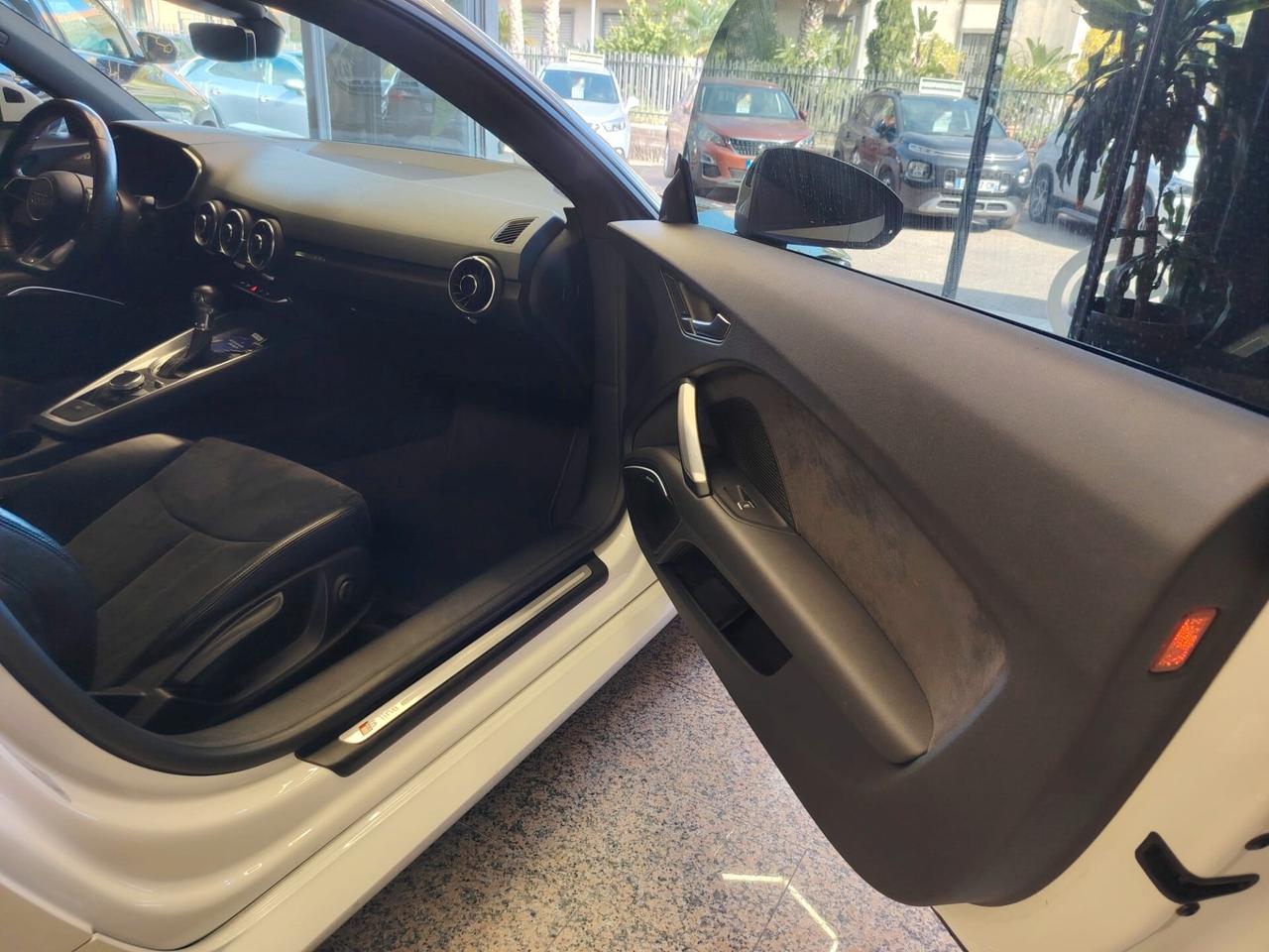 Audi TT Coupé 1.8 TFSI S tronic line