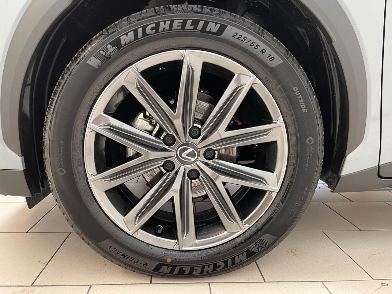 Lexus LBX Elegant hybrid 1.5 2wd e-cvt-Ok Neopat-LEGGI SOTTO