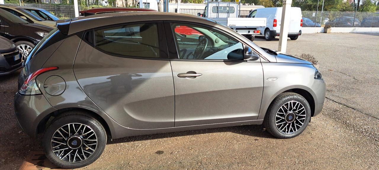 Lancia Ypsilon 1.0 FireFly 5 porte S&S Hybrid Platino