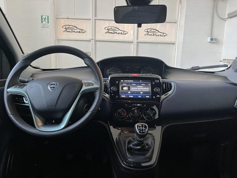 Lancia Ypsilon 1.0 FireFly 5 porte S&S Hybryd Gold