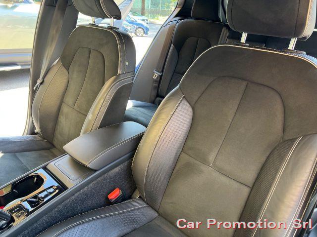 VOLVO XC40 T3 R-design