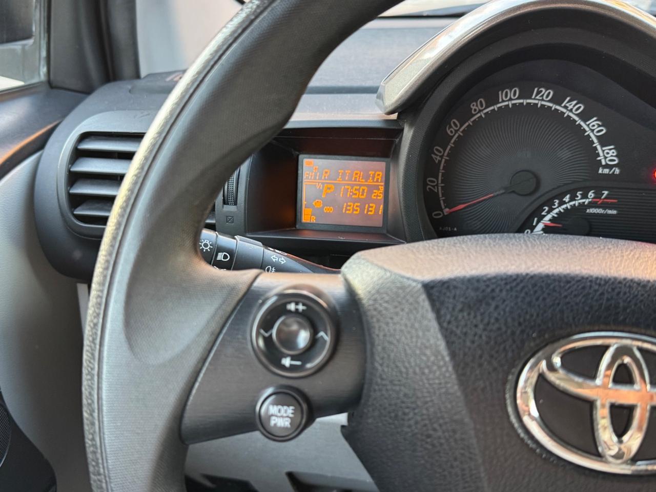 Toyota iQ 1.0 CVT Trend Automatica - 2012