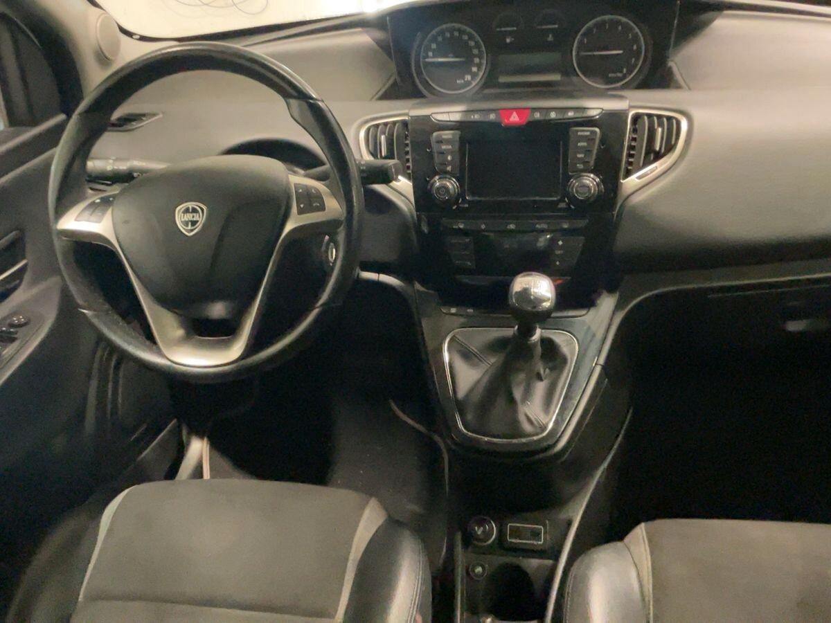 Lancia Ypsilon Platinum cambio automatico GPL