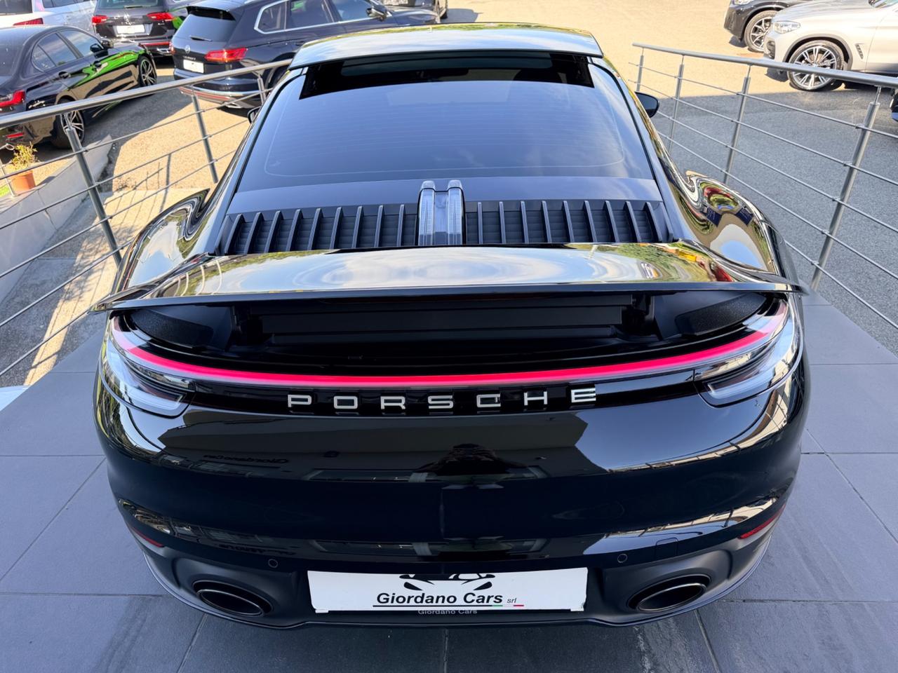Porsche 911 Carrera total black cerchi 21 scarico sportivo