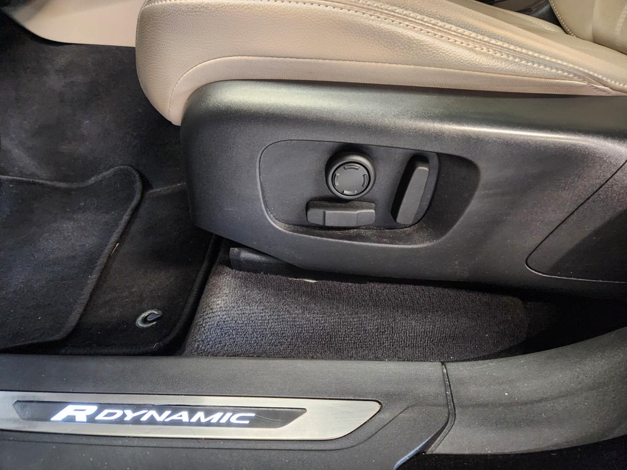 Land Rover Range Velar 2.0D I4 204 CV R-Dynamic HSE