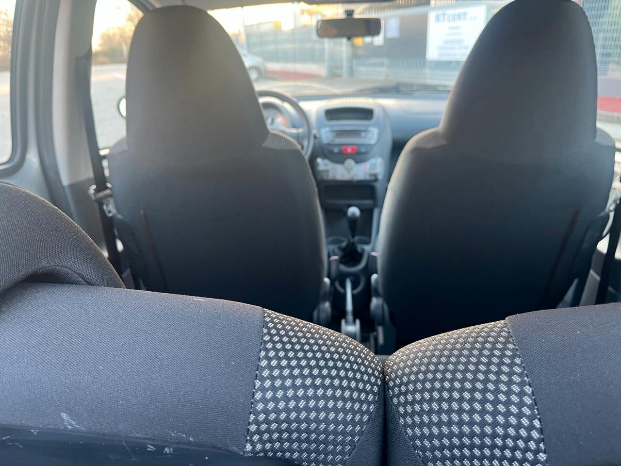 Toyota Aygo 1.0 12V VVT-i 5 porte Sol Connect Red Edition NEOPATENTATI