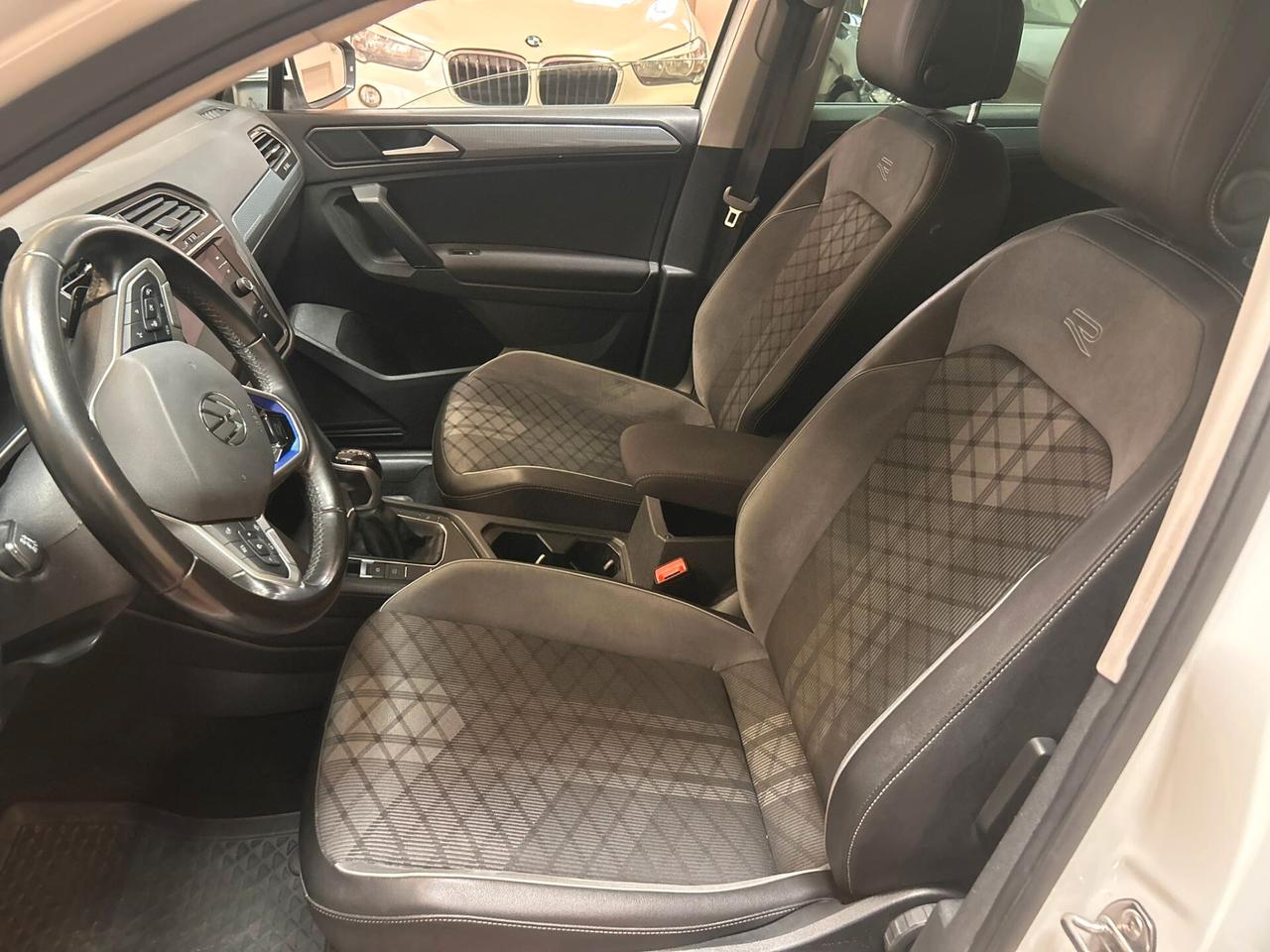 Volkswagen Tiguan 2.0 TDI 150 CV SCR DSG R-Line