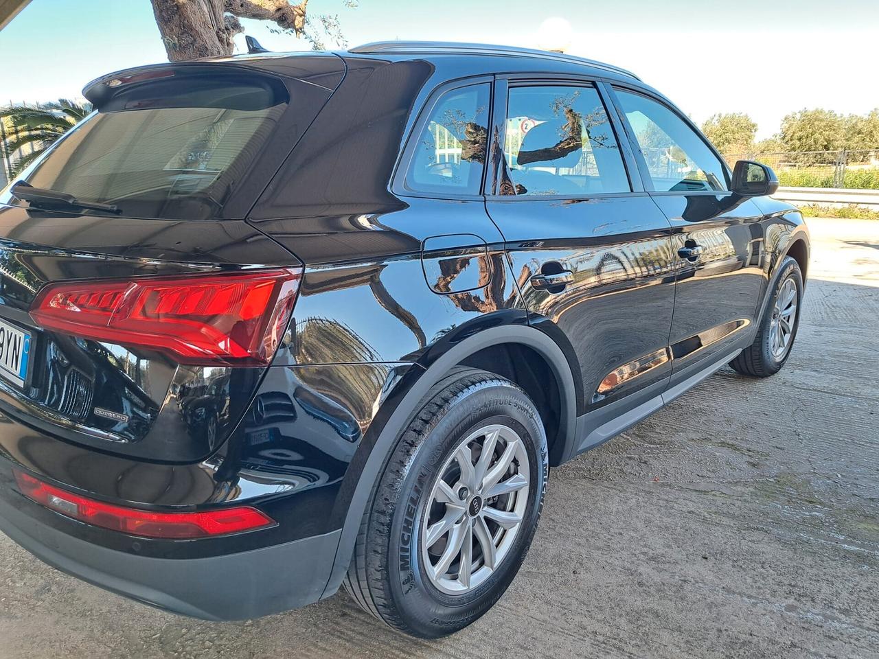 Audi Q5 quattro s tronic busness