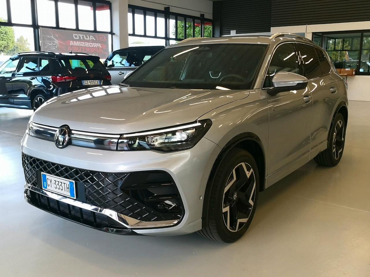 Volkswagen Tiguan 2.0 TDI 150 CV DSG R-Line ***GARANZIA VW***TELECAMERA***