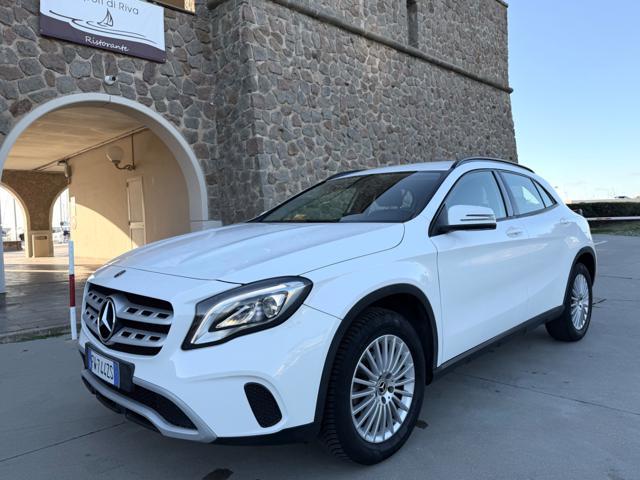 MERCEDES-BENZ GLA 180 PACK NIGHT+NAVI+FULL LED+R.CAM+PORT.ELETTRICO