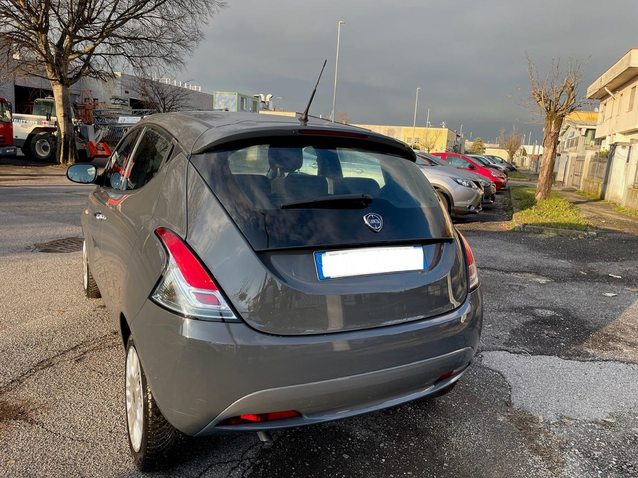 Lancia Ypsilon 1.2 69 CV 5 porte Platinum per Neopatentati 2016