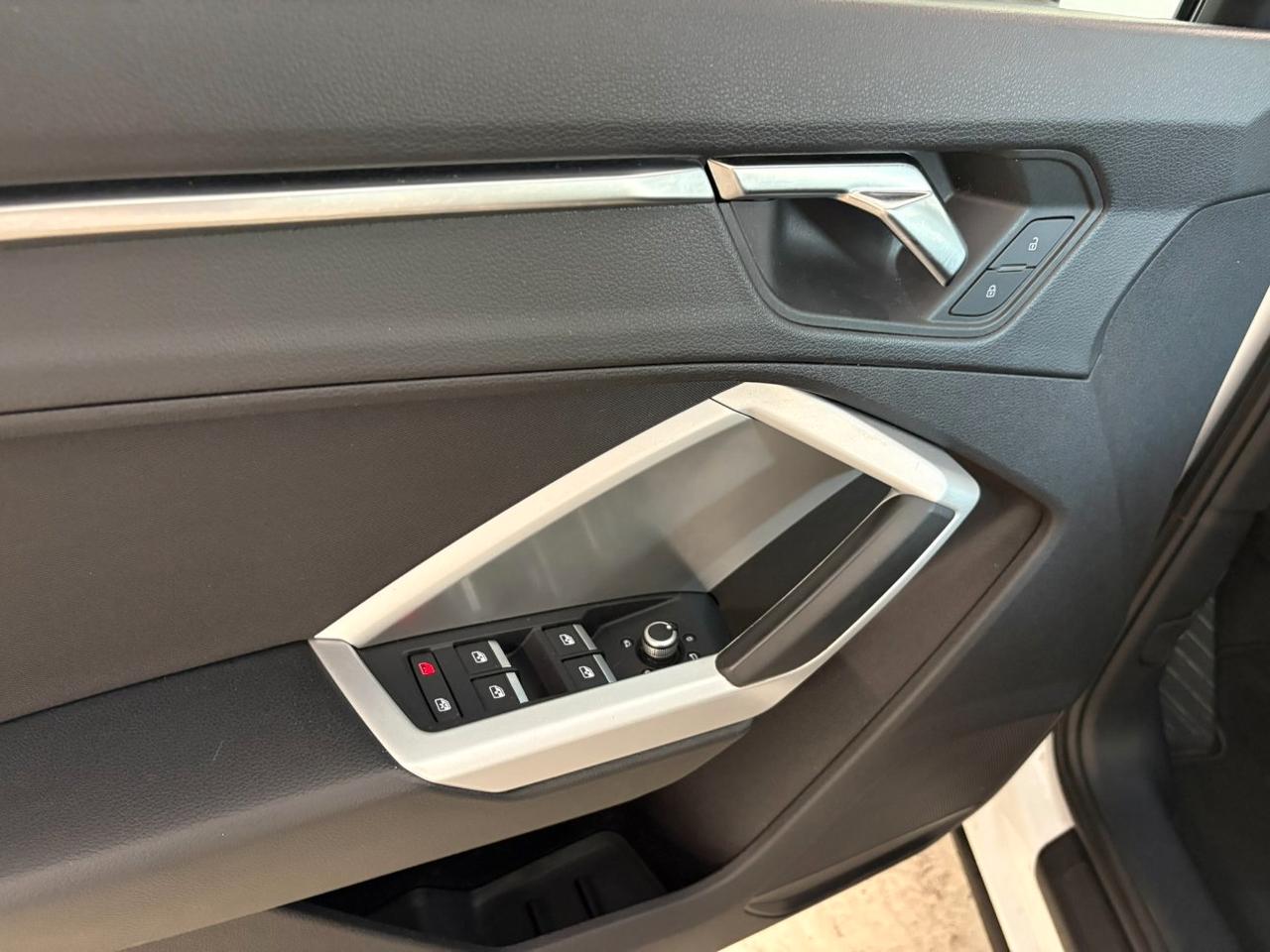 Audi Q3 35 1.5 tfsi mhev s-tronic