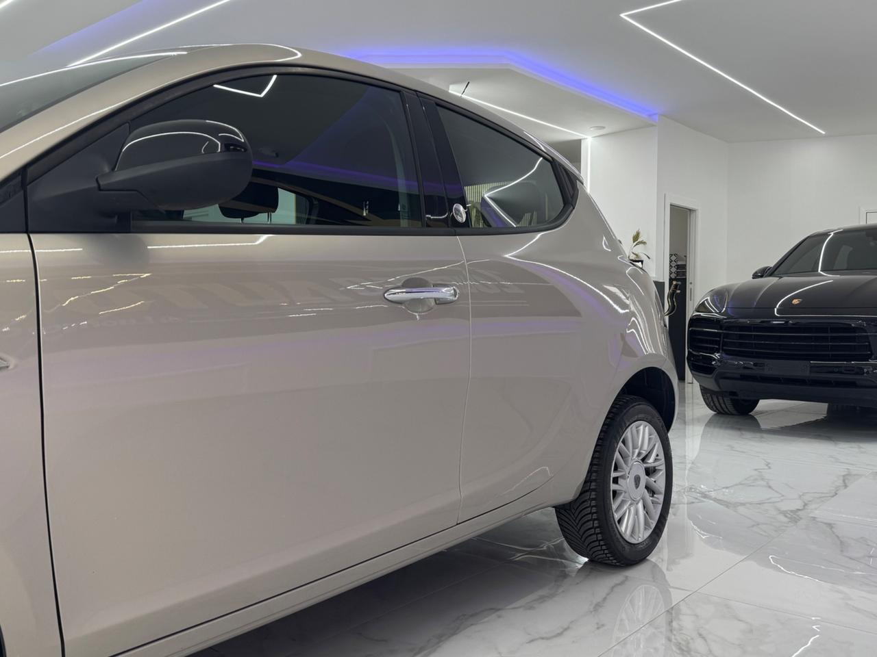 Lancia Ypsilon 0.9 TwinAir 85 CV Metano Ecochic Gold