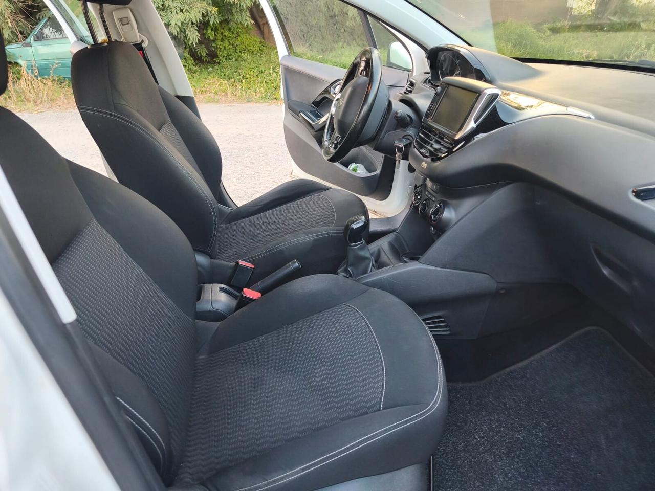 Peugeot 208 2017---1.2 Benzina Neopatentati