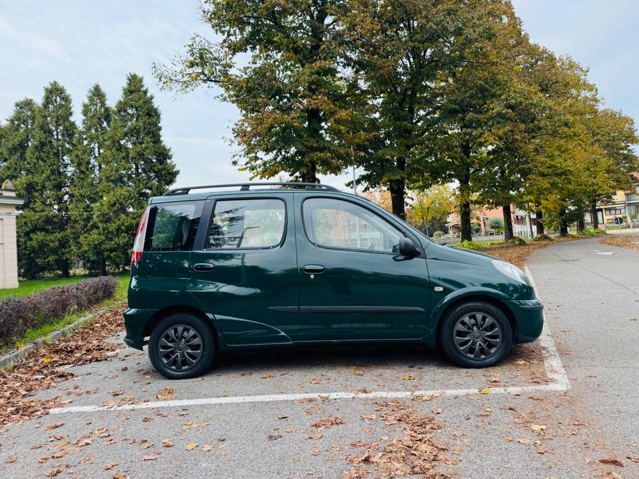 Toyota Yaris 1.3i 16V cat 5 porte Luna