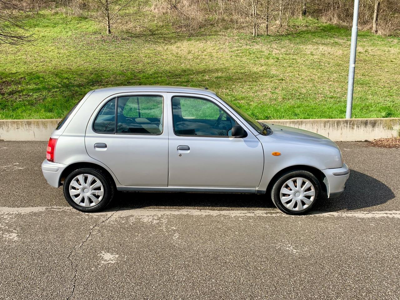 Nissan Micra 1.0 16V 5 porte Visia