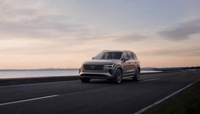 VOLVO XC90 B5 AWD automatico 7 posti Ultra Bright