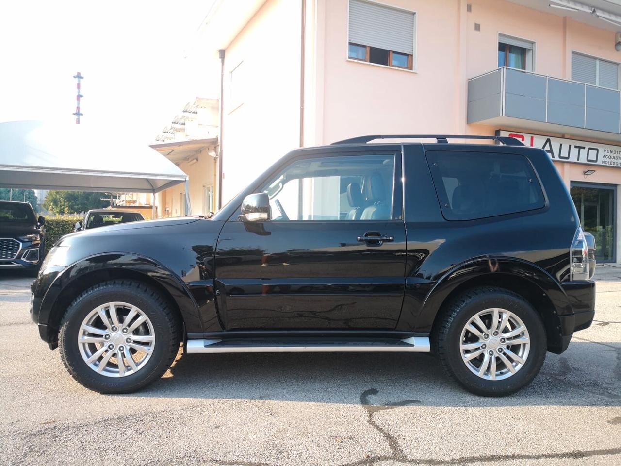 Mitsubishi Pajero 3.2 DI-D 16V aut. 3p. ***TETTO***TELECAMERA***PELLE***NAVI***