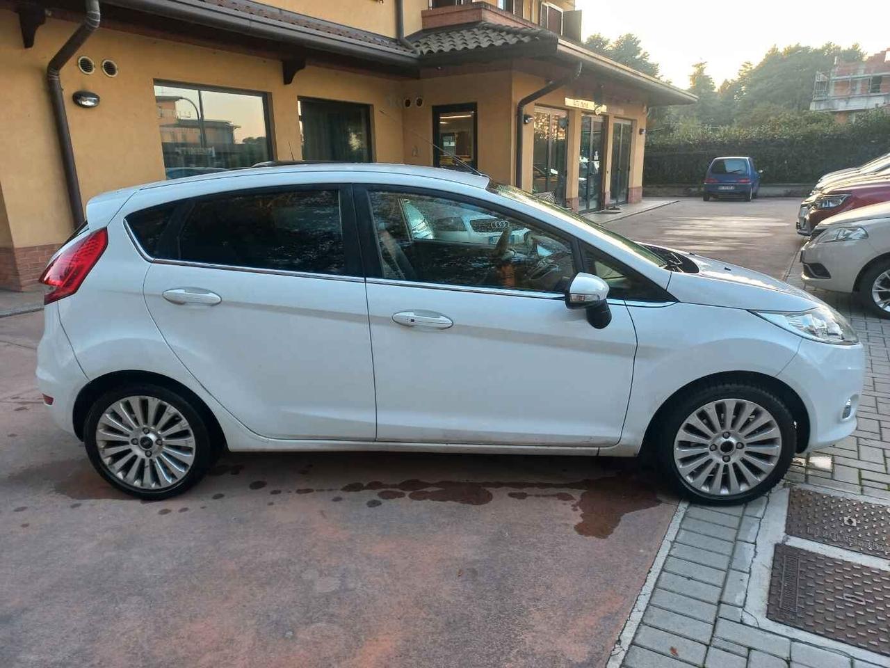 Ford Fiesta 1.4 96 CV AUTOMATICA TITANIUM