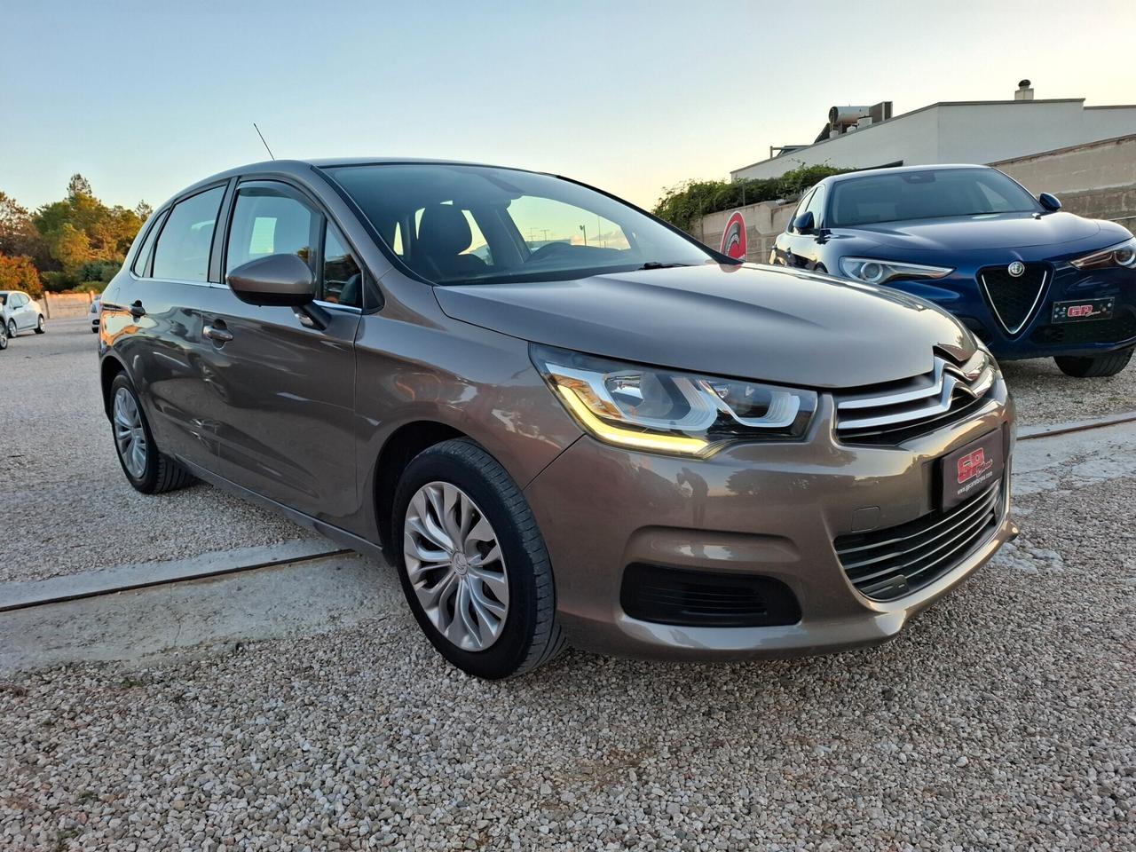 Citroen C4 1.6 HDi 90cv *NAVY-LED-PARK*