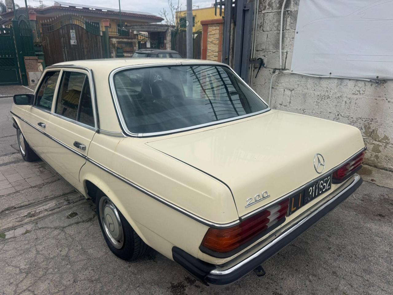 Mercedes-benz 200 berlina
